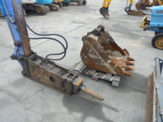 ขายรถแบคโฮ HITACHI EX60 (มีหัวแย็กปูน พร้อมบุ้งกี๋)