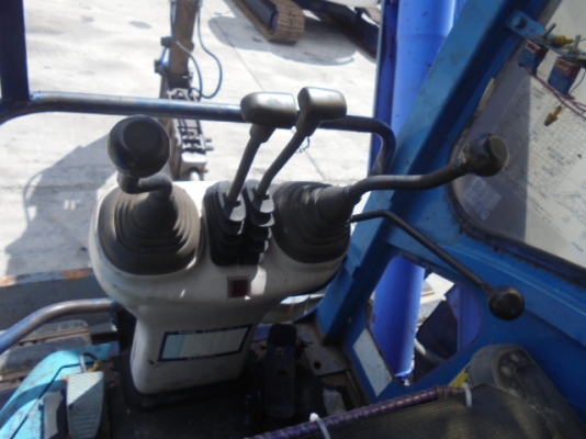 ขายรถแบคโฮ HITACHI EX60 (มีหัวแย็กปูน พร้อมบุ้งกี๋)