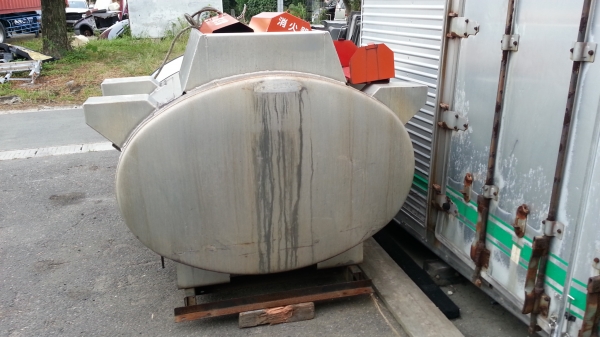 ถังน้ำมัน อลูมิเนียม โมบาย ขนาดประมาณ 1000 ลิตร เก่าญี่ปุ่น หน้าจอ ดิจิตอล