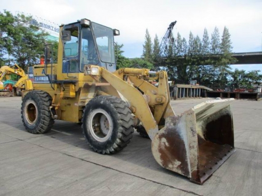 ขายรถตักล้อยาง KOMATSU WA200-1 (สภาพดี ราคาถูก)