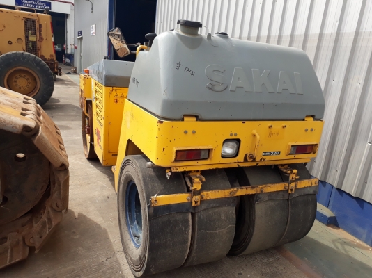 รถบดหน้าเหล็ก หลังยาง SAKAI TW500W-1