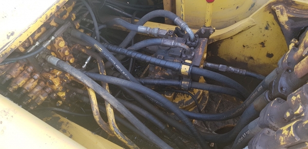 ขายด่วน!! Komatsu PC200-7 สภาพสวยค่ะ