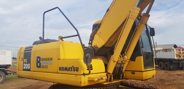 ขายด่วน!! Komatsu PC200-7 สภาพสวยค่ะ ขายด่วน!! Komatsu PC200-7 สภาพสวยค่ะ