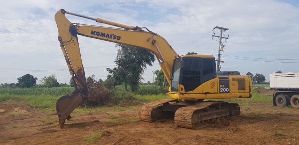 ขายด่วน!! Komatsu PC200-7 สภาพสวยค่ะ ขายด่วน!! Komatsu PC200-7 สภาพสวยค่ะ