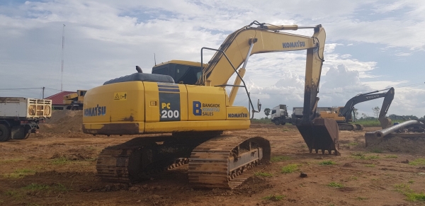 ขายด่วน!! Komatsu PC200-7 สภาพสวยค่ะ ขายด่วน!! Komatsu PC200-7 สภาพสวยค่ะ