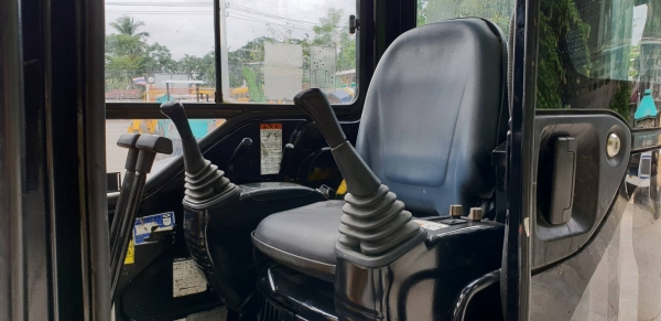 ขาย รถขุด KOMATSU รุ่น PC30MR-1-มือสองญี่ปุ่น แทรกเหล็ก สลัก บูทเอวแน่น 100\% ปั้มนิ้ว คอนโทรลสั้น ทำงานไว คันนี้ พร้อมหัวเก๋ง สวยพร้อมใช้งาน มือถือ 0818753444