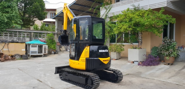 ขาย รถขุด KOMATSU รุ่น PC30MR-1-มือสองญี่ปุ่น แทรกเหล็ก สลัก บูทเอวแน่น 100\% ปั้มนิ้ว คอนโทรลสั้น ทำงานไว คันนี้ พร้อมหัวเก๋ง สวยพร้อมใช้งาน มือถือ 0818753444