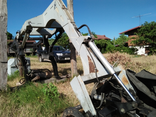 ตัดครับงดต่อรอง180,000บาท..คีบรถไถใหญ่ครับสภาพดีสวยไม่หักไม่ดาม