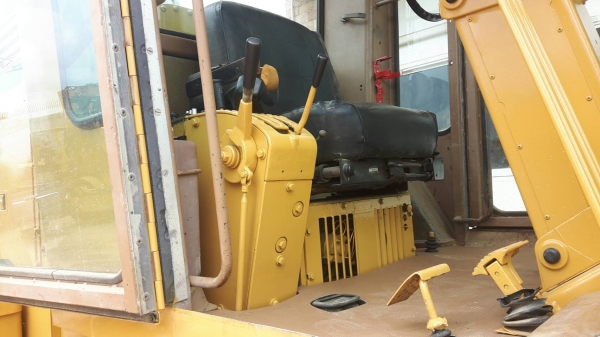 ขายรถเกรด CAT140G รถเก่านอกญี่ปุ่นถ้าเอาสแกนรีฟายหน้าก็ได้เราเปลียนให้เอกสารอินวอยรารคา 3,300,000 ต่อรอง