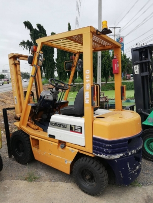 รถยกโคมัสสึรุ่น 15 น้ำหนักยก 1.5 ตัน เสาสูง 3 เมตรเข้าตู้ เครื่องดีเซล เกียร์ออโต้