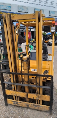 รถยกโคมัสสึรุ่น 15 น้ำหนักยก 1.5 ตัน เสาสูง 3 เมตรเข้าตู้ เครื่องดีเซล เกียร์ออโต้