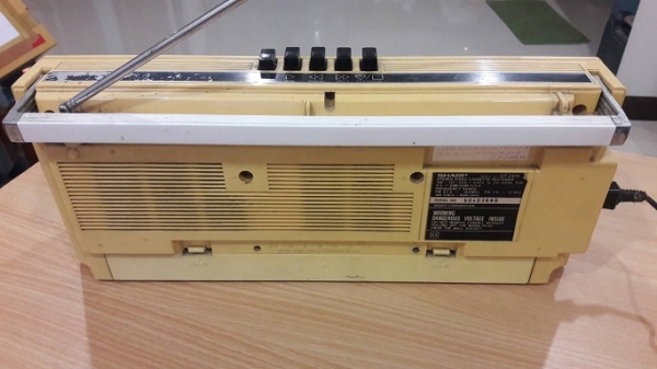 วิทยุกระเป๋าหิ้ว sharp QT-241