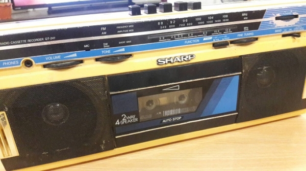 วิทยุกระเป๋าหิ้ว sharp QT-241