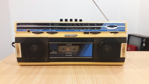 วิทยุกระเป๋าหิ้ว sharp QT-241