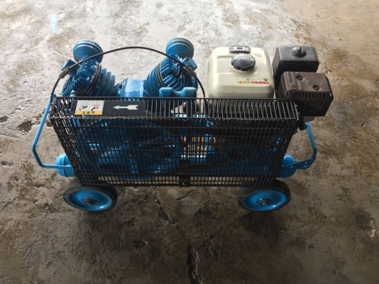 ขายเครื่องปั้มลมสนามยี่ห้อ meiji เร่งเบาออโต้ หัวปั้มขนาด3แรงม้าเครื่องเป็นเครื่องฮอนด้ขนาด5.5แรงม้าสภาพสวยมากๆพร้อมใช้งาน