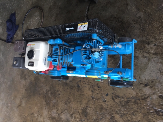 ขายเครื่องปั้มลมสนามยี่ห้อ meiji เร่งเบาออโต้ หัวปั้มขนาด3แรงม้าเครื่องเป็นเครื่องฮอนด้ขนาด5.5แรงม้าสภาพสวยมากๆพร้อมใช้งาน