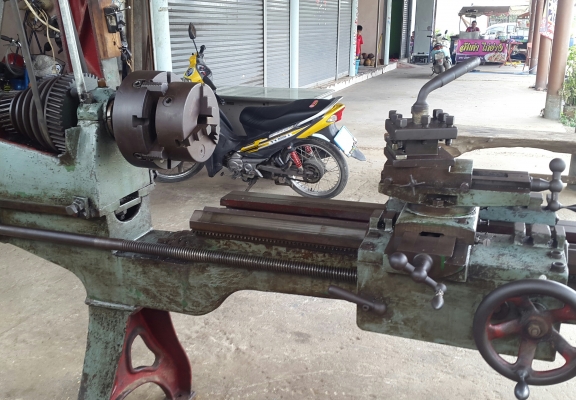 เครื่องกลึง 6 ฟุต เพลาเดียว ไฟบ้าน พร้อมใช้งาน ด่วนๆๆ 30,000 ติดต่อ อ้อม 0898217996