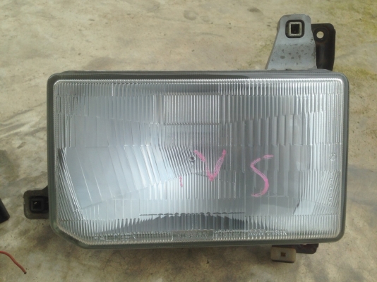 ไฟหน้า5เหลี่ยม  nissan terrano japan สภาพสวย ใส่ big-m คู่ละ1800บาท