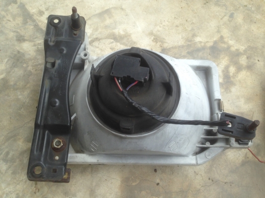 ไฟหน้า5เหลี่ยม  nissan terrano japan สภาพสวย ใส่ big-m คู่ละ1800บาท