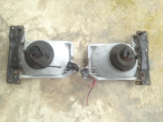 ไฟหน้า5เหลี่ยม  nissan terrano japan สภาพสวย ใส่ big-m คู่ละ1800บาท