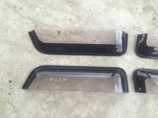 คิ้วกันสาด toyota surf ln-130 หน้า-หลัง ชุดละ1800 บาท