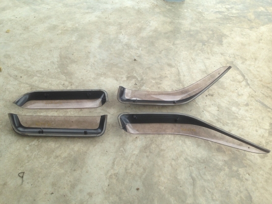 คิ้วกันสาด toyota surf ln-130 หน้า-หลัง ชุดละ1800 บาท