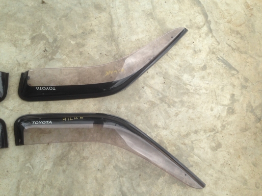 คิ้วกันสาด toyota surf ln-130 หน้า-หลัง ชุดละ1800 บาท