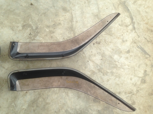 คิ้วกันสาด toyota surf ln-130 หน้า-หลัง ชุดละ1800 บาท