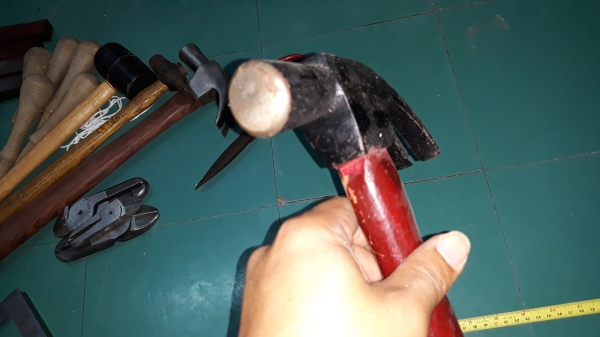 ขายค้อนหงอนตรากระรอกบินขนาด27mm.เก่าเก็บ