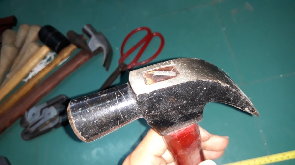 ขายค้อนหงอนตรากระรอกบินขนาด27mm.เก่าเก็บ ขายค้อนหงอนตรากระรอกบินขนาด27mm.เก่าเก็บ