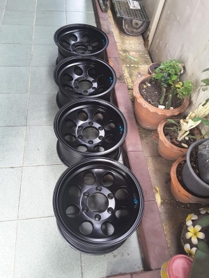 Max หยดนำ้ ขอบ 16*8 et0 สีดำ สภาพสวยๆ 1ชุด