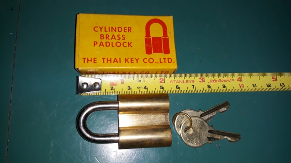 ขายแม่กุญแจทองเหลืองวินเทจ MADE IN HONGKONG. ใหม่เก่าเก็บ