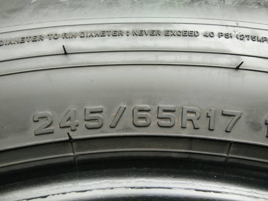 ขายยาง 245/65R17 DUNLOP PT3 ปี17 สวยสดมาก ชุดละ 4900 บาท