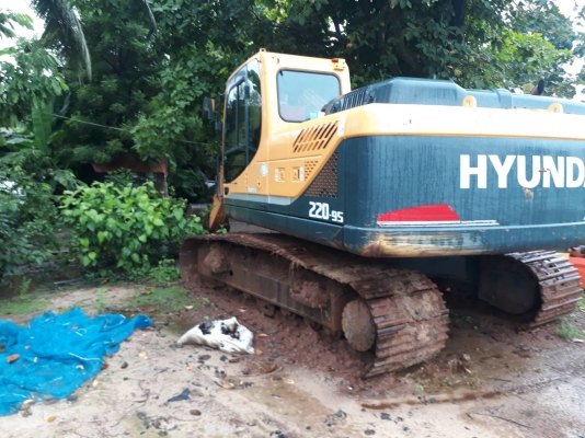ขายด่วน HYUNDAI 220 9S สภาพสวยพร้อมใช้งาน เครื่องปั้มดี เอกสารเล่มทะเบียน สนใจสอบถาม 093 0764943 คุณ ตั้ม