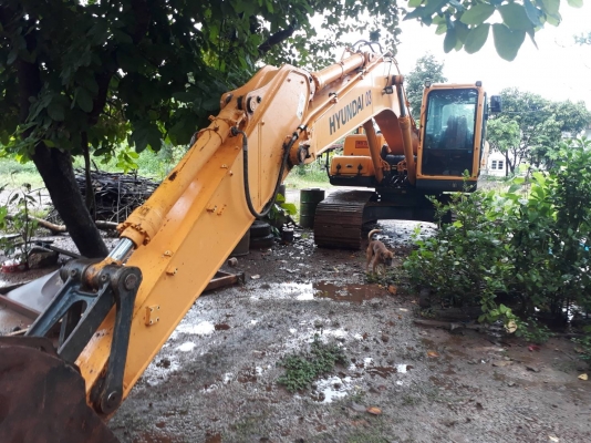 ขายด่วน HYUNDAI 220 9S สภาพสวยพร้อมใช้งาน เครื่องปั้มดี เอกสารเล่มทะเบียน สนใจสอบถาม 093 0764943 คุณ ตั้ม