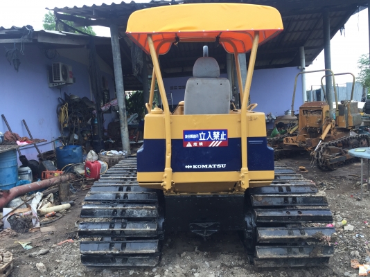 ขายรถแทร็กเตอร์D2-5PL รถสวยพร้อมใช้งาน เครื่องดี ช่วงล่างดี ใบแทร็กสวยมาก ราคาต่อรองคุยกันได้ ขายได้ขายเลยค่ะ โทร 0616613023แพรว