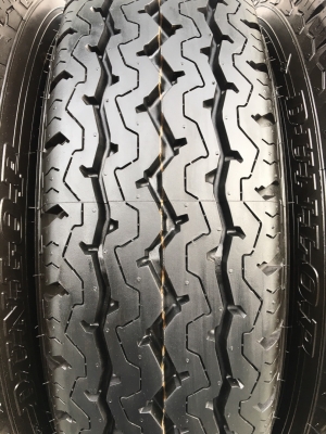 ยางป้ายแดง Dunlop 195-15 ปี 18 ดอกยางต็มๆ มีตุ่มทุกเส้น