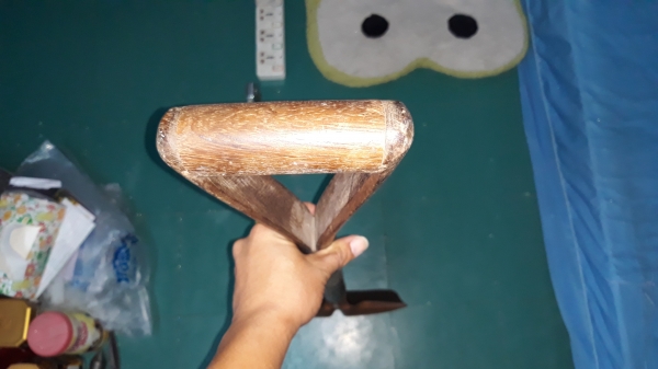 ขายพลั่วใบโพธิ์ตราช้างด้ามไม้สวยงาม MADE IN JAPAN.มือสอง