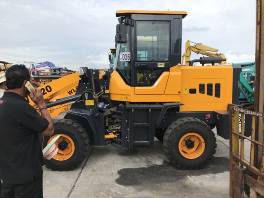 ขายรถตัก WL820 รถใหม่รถจีน สภาพสวยพร้อมใช้เอกสารอิมวอย ราคา380,000บาทต่อรองติดต่อ คุณอ๊อฟ พิจิตร 086-737-9991