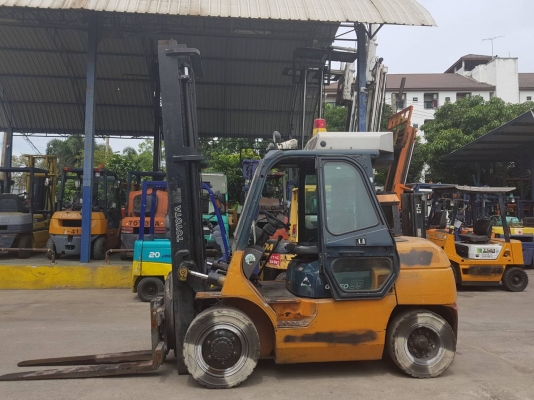 TOYOTA 7FD35 ,,,รถยกขนาด3.5ตัน,,,เครื่องดีเซล,,,เกียร์ธรรมดา,,,เสาสูง5เมตร,,งาหมุน,,,รถยกนำเข้าพร้อมใช้งาน,,,สนใจติดต่อ☎️083-063-0223(ปอน)