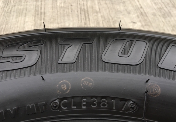 ยาง Bridgestone 245-70-16 ปลายปี 17 ดอกเต็มๆ มีตุ่มลาง ยาง Bridgestone 245-70-16 ปลายปี 17 ดอกเต็มๆ มีตุ่มลาง
