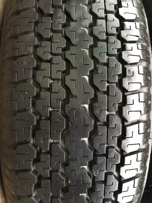 ยาง Bridgestone 245-70-16 ปลายปี 17 ดอกเต็มๆ มีตุ่มลาง