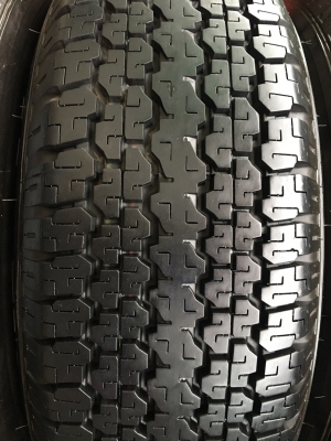 ยาง Bridgestone 245-70-16 ปลายปี 17 ดอกเต็มๆ มีตุ่มลาง