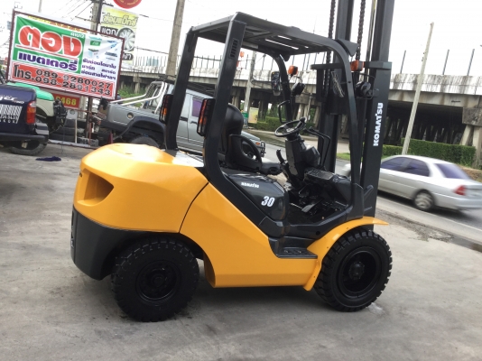 ขาย โฟรคลิฟท์  โคมะสุ ขีด 17 เครื่องดีเซล 3 ตัน เสา 3 เมตร