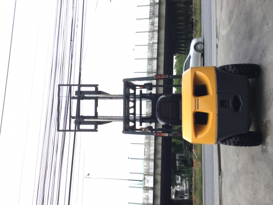 ขาย โฟรคลิฟท์  โคมะสุ ขีด 17 เครื่องดีเซล 3 ตัน เสา 3 เมตร