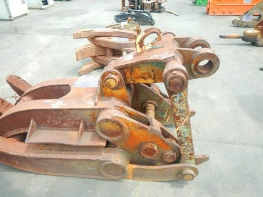 ขายตัวคีบสำหรับรถขุด ขนาด PC200 สลัก 80 มิล