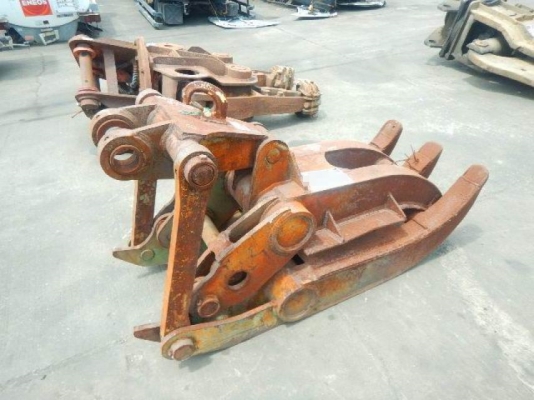 ขายตัวคีบสำหรับรถขุด ขนาด PC200 สลัก 80 มิล