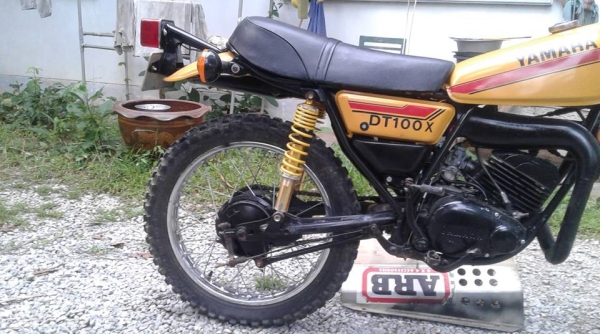 ขาย DT100 เล่มโอนเครื่องดีสีสวยโครงสวยปลายท่อเดิมรถเก็บงานมาแล้วระบบไฟออกแบตพึ่งเปลี่ยน