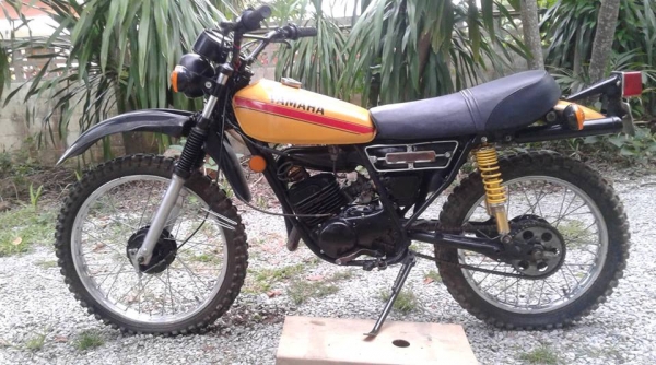 ขาย DT100 เล่มโอนเครื่องดีสีสวยโครงสวยปลายท่อเดิมรถเก็บงานมาแล้วระบบไฟออกแบตพึ่งเปลี่ยน