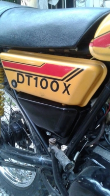 ขาย DT100 เล่มโอนเครื่องดีสีสวยโครงสวยปลายท่อเดิมรถเก็บงานมาแล้วระบบไฟออกแบตพึ่งเปลี่ยน